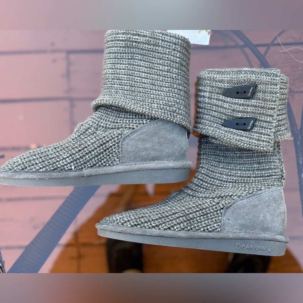 BEARPAW WOMEN’s night tall grey boots size 6